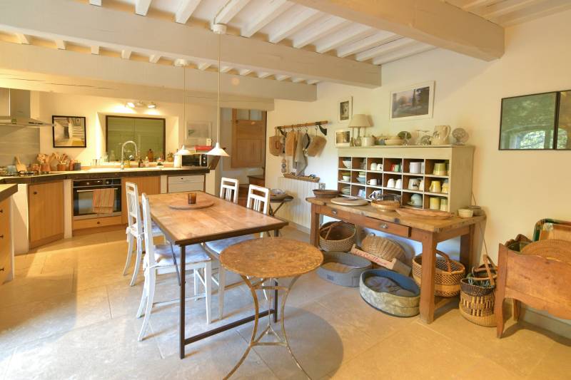 Authentic renovated sheepfold in Rustrel, surrounded by nature with large pool and views over the ochres of the Colorado Provençal.