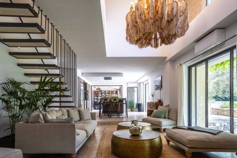 Stunning estate with main Bastide and 4 guesthouses for up to 22 guests, set on 5 hectares with 2 pools and tennis court — ideal for holidays or private events.