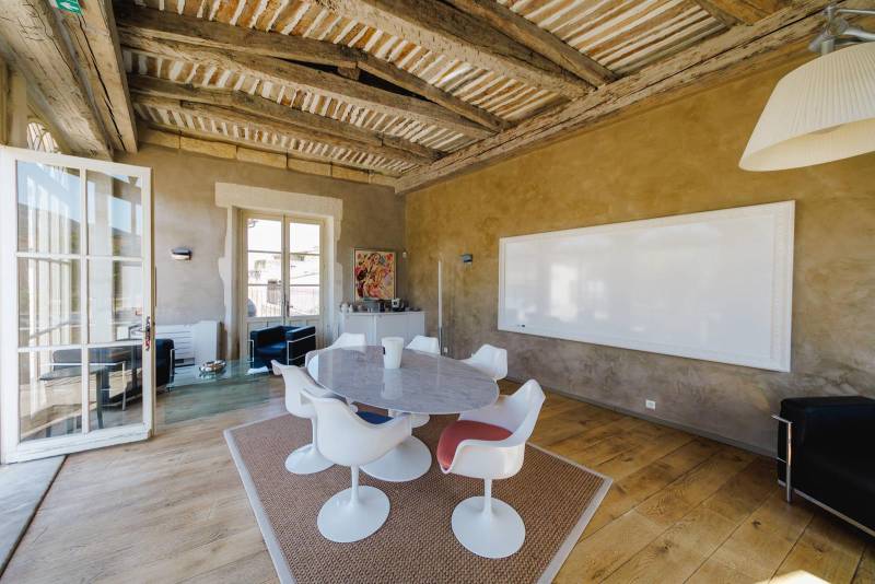 17th-Century Town Bastide in the Heart of the Luberon – Restored Former Convent with Central Patio, Over 1,600 m² of Space.