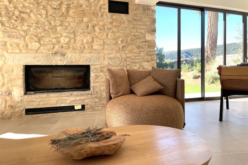 For rent, renovated 19th-century Magnanerie with high-end amenities and heated pool for your holidays in a charming hamlet close to Saint-Saturnin-lès-Apt.