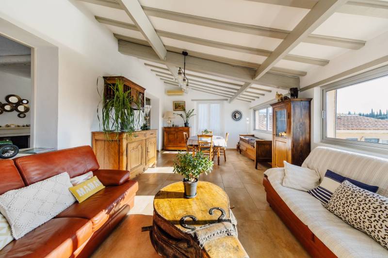 Vast, light-filled living space offering panoramic views of the surrounding countryside and Mont Ventoux.