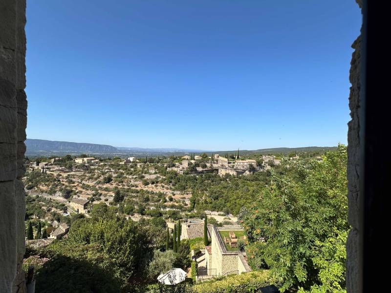 Gordes : elegant investment property in the centre of the village opposite the Château on 5 floors