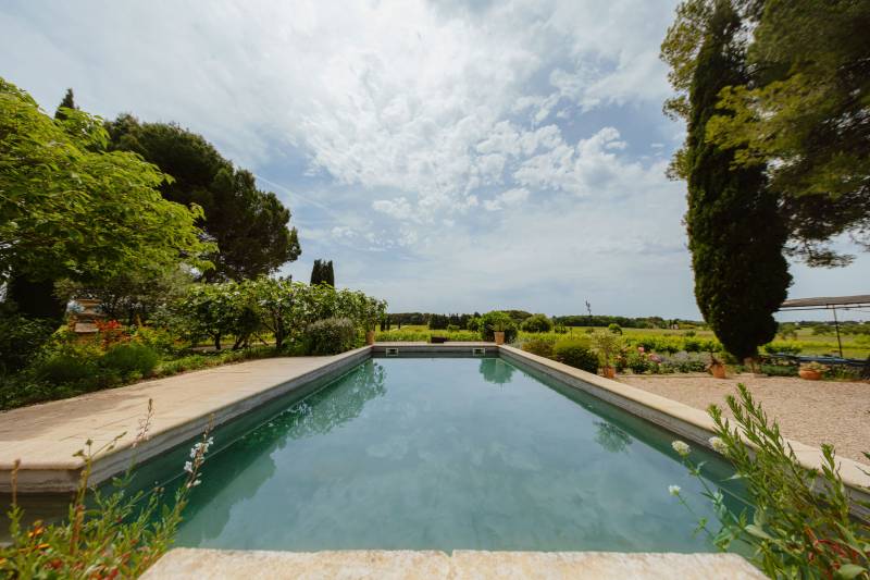Comtat Venaissin - Stone building XIXᵉ on 17 ha, with dovecote and swimming pool, view of vineyards.