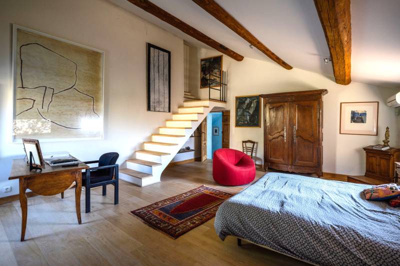In the village of Cabrières-d'Avignon, a historic stone mansion with a swimming pool and garden near the castle.