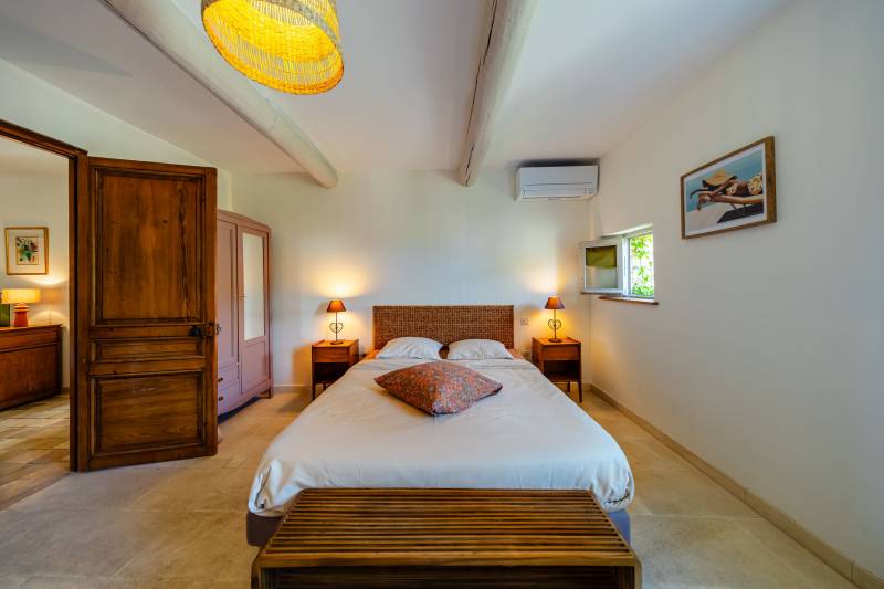 Located between Carpentras and Mont Ventoux, this charming country house is the ideal family home or the perfect vacation home.