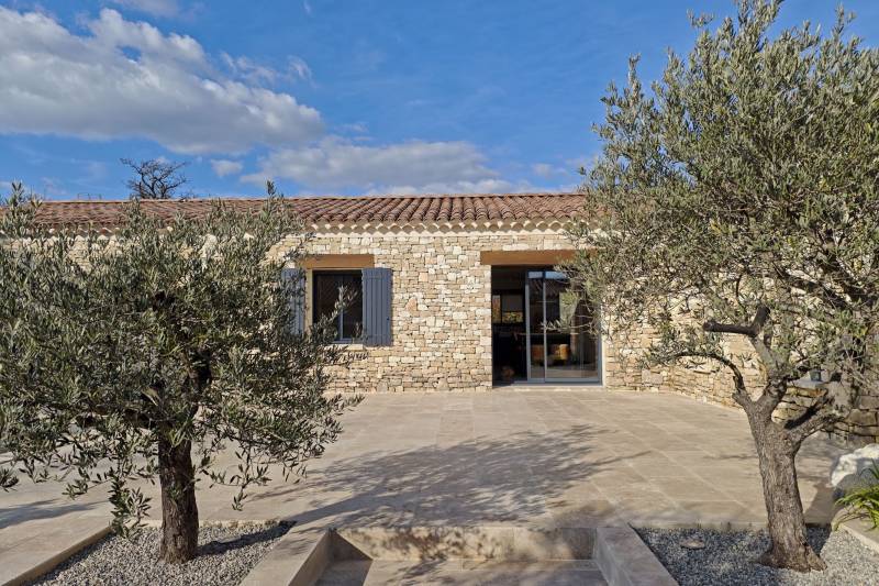 Stone house in Gordes with swimming pool