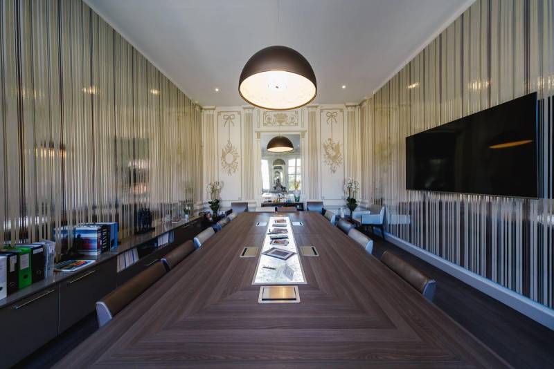 17th-Century Town Bastide in the Heart of the Luberon – Restored Former Convent with Central Patio, Over 1,600 m² of Space.