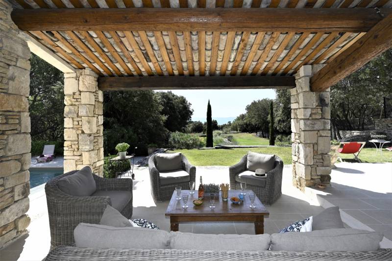 For rent in Gordes, elegant stone property with swimming pool, tennis court and multisport ground within walking distance of the village.