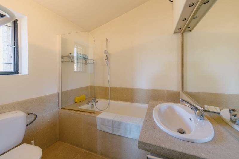 Traditional stone house with annexe, garages, swimming pool and superb views over the village of Gordes and the Luberon plain.