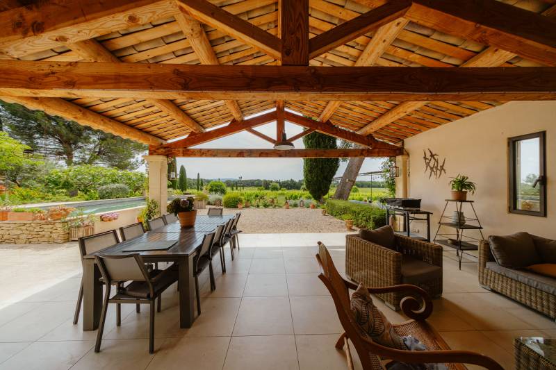 Comtat Venaissin - Stone building XIXᵉ on 17 ha, with dovecote and swimming pool, view of vineyards.