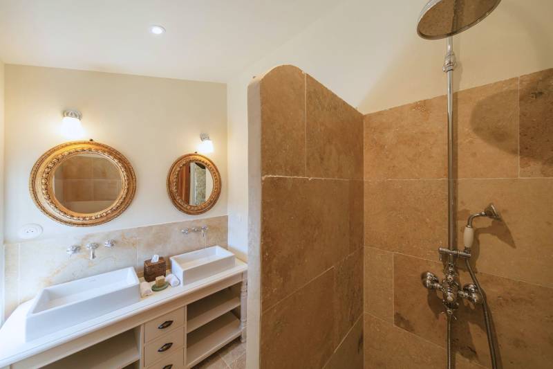 Available for holiday rental, superb stone farmhouse in the heart of nature with pool and summer kitchen, walking distance to the village of Ménerbes.