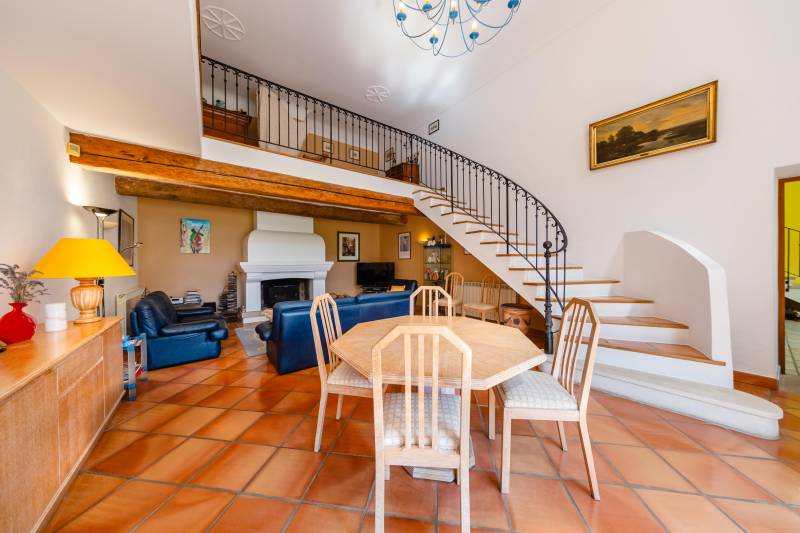 This historic 1850 farmhouse, located by the Canal de Provence, features 386 m² of living space across three levels, a converted barn, and a veranda. Surrounded by a lush garden and an infinity pool, it offers great potential for family living or guest ac
