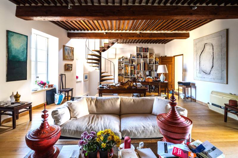 In the village of Cabrières-d'Avignon, a historic stone mansion with a swimming pool and garden near the castle.