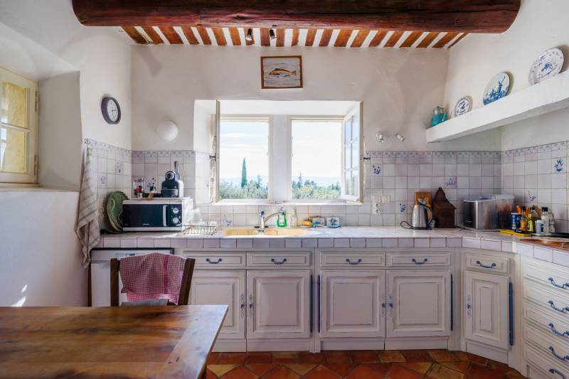 For sale in Cabrières-d’Avignon, stone house in a commanding position with landscaped grounds offering beautiful views of the Luberon.