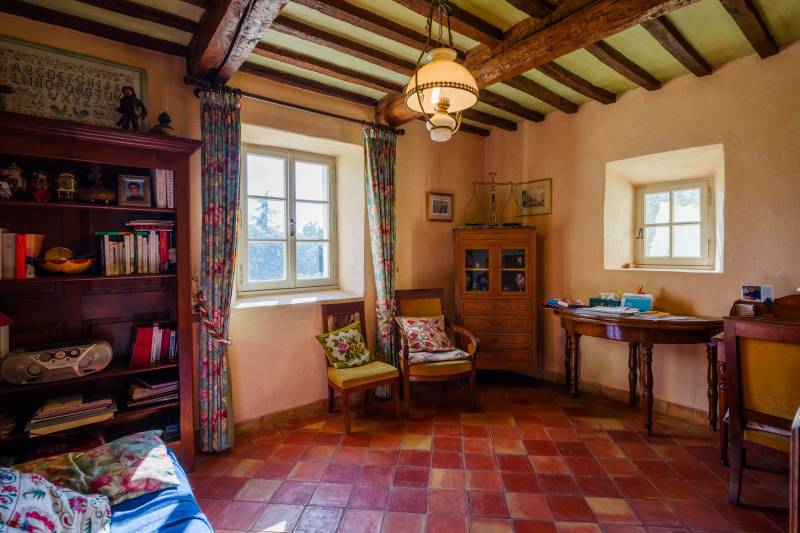 For sale in Cabrières-d’Avignon, stone house in a commanding position with landscaped grounds offering beautiful views of the Luberon.