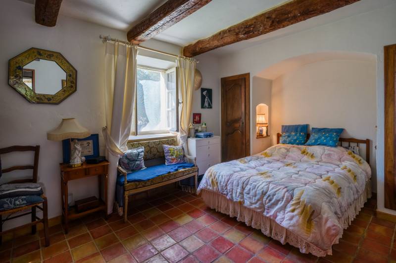 For sale in Cabrières-d’Avignon, stone house in a commanding position with landscaped grounds offering beautiful views of the Luberon.