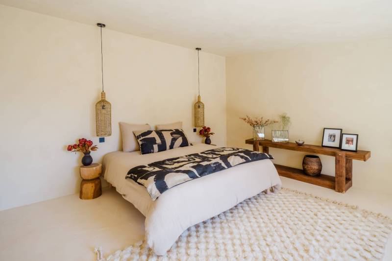 In a hamlet of Gordes, a renovated former sheepfold with a garden, swimming pool, and terrace offering views of the Luberon.