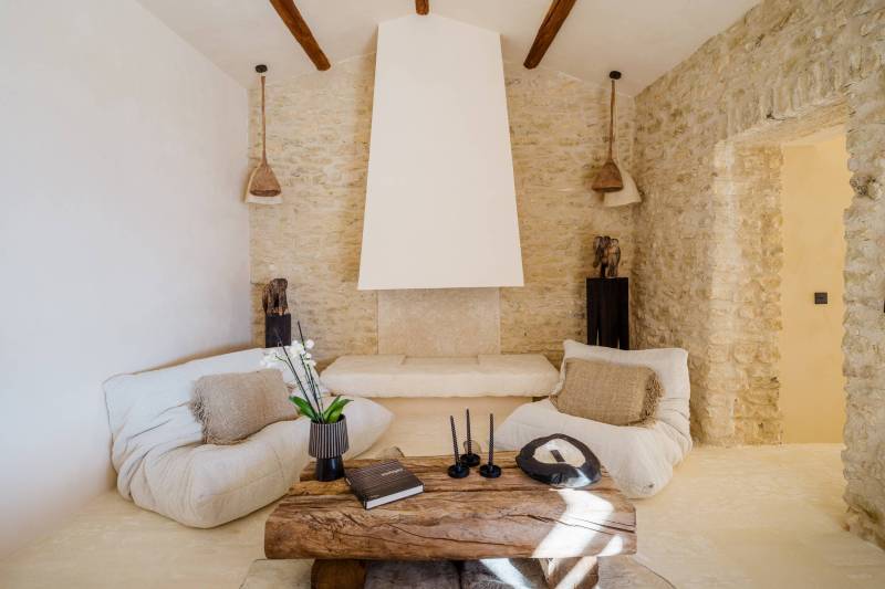 In a hamlet of Gordes, a renovated former sheepfold with a garden, swimming pool, and terrace offering views of the Luberon.