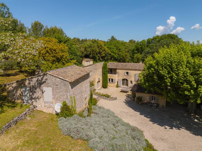 Exclusive listing - In the Luberon, superb farmhouse totally renovated with outbuildings set in 1.5 hectares facing the south.