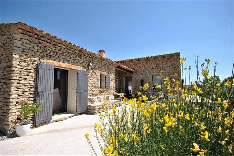 Close to Gordes, stones property with pool and stunning views