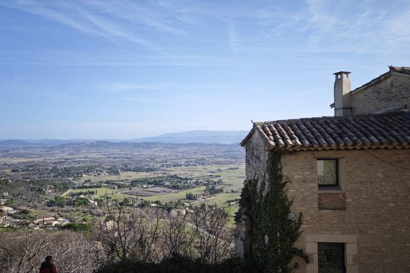 In the village of Gordes, character house for sale with exceptional views, suitable for residential and/or commercial use.