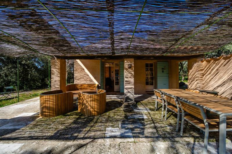 Traditional house just minutes from a charming hamlet of Gordes, set in a peaceful and highly sought-after setting.