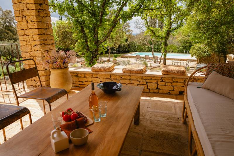 Authentic family holiday home with private pool and 3 ensuite bedrooms, just minutes from the village of Gordes.