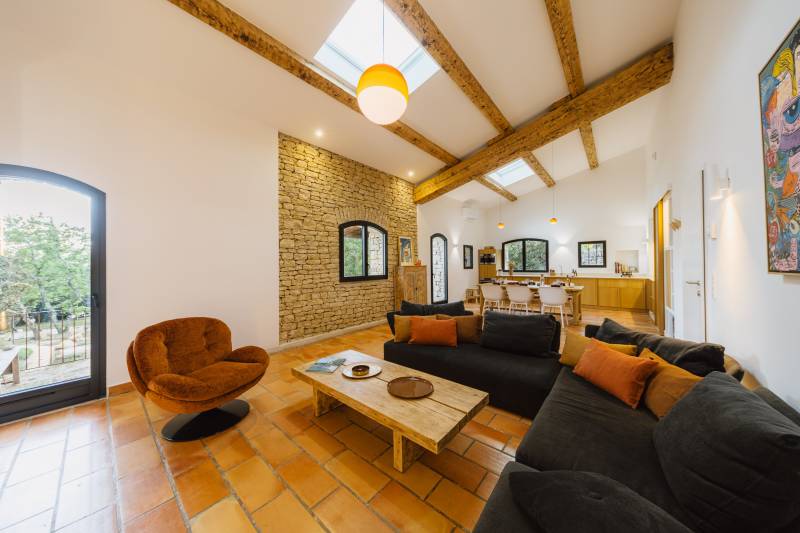 Authentic family holiday home with private pool and 3 ensuite bedrooms, just minutes from the village of Gordes.