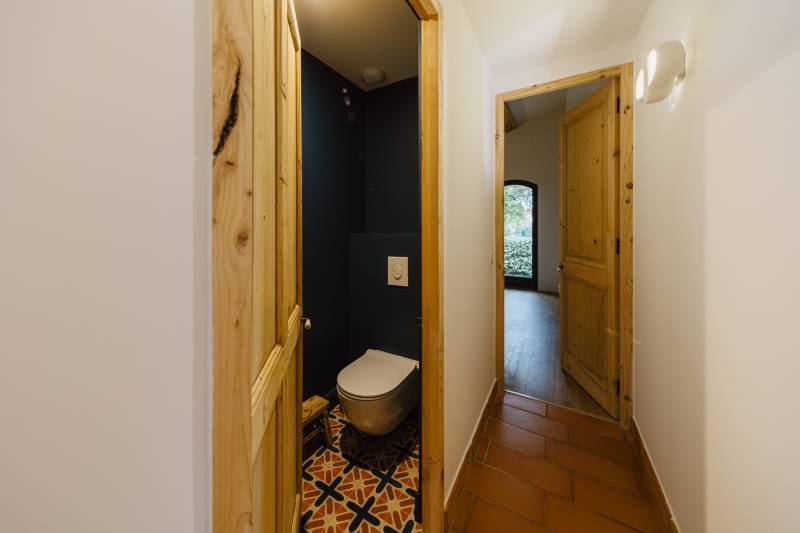 Authentic family holiday home with private pool and 3 ensuite bedrooms, just minutes from the village of Gordes.