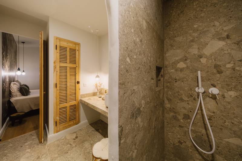 Authentic family holiday home with private pool and 3 ensuite bedrooms, just minutes from the village of Gordes.