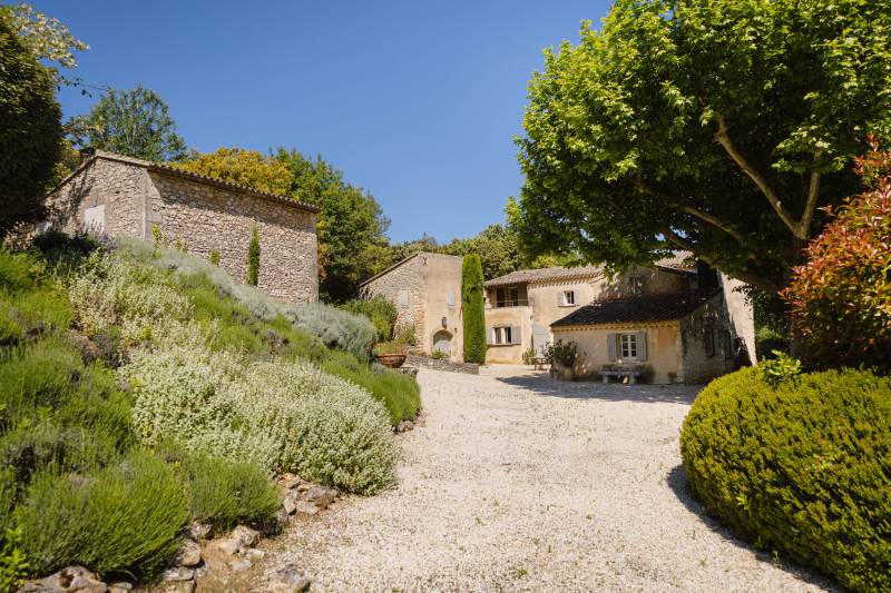 Farmhouse renovated in Luberon