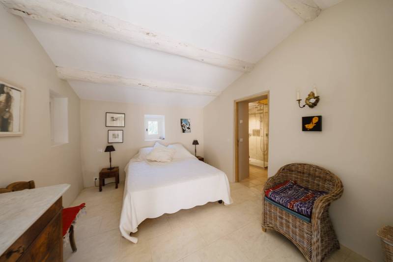 Exclusive listing - In the Luberon, superb farmhouse totally renovated with outbuildings set in 1.5 hectares facing the south.