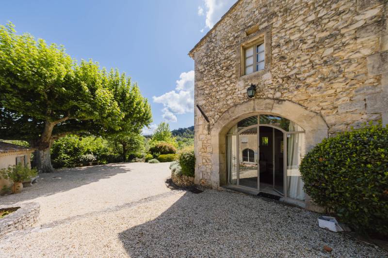 Exclusive listing - In the Luberon, superb farmhouse totally renovated with outbuildings set in 1.5 hectares facing the south.