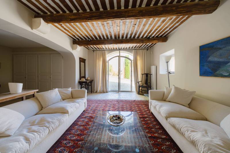 Exclusive listing - In the Luberon, superb farmhouse totally renovated with outbuildings set in 1.5 hectares facing the south.