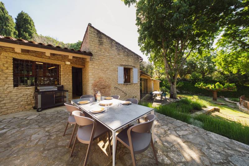 For rent, charming stone house with pool, in a peaceful setting just steps from the center of Gordes village.