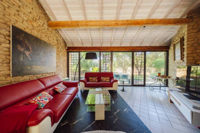 For rent, charming stone house with pool, in a peaceful setting just steps from the center of Gordes village.