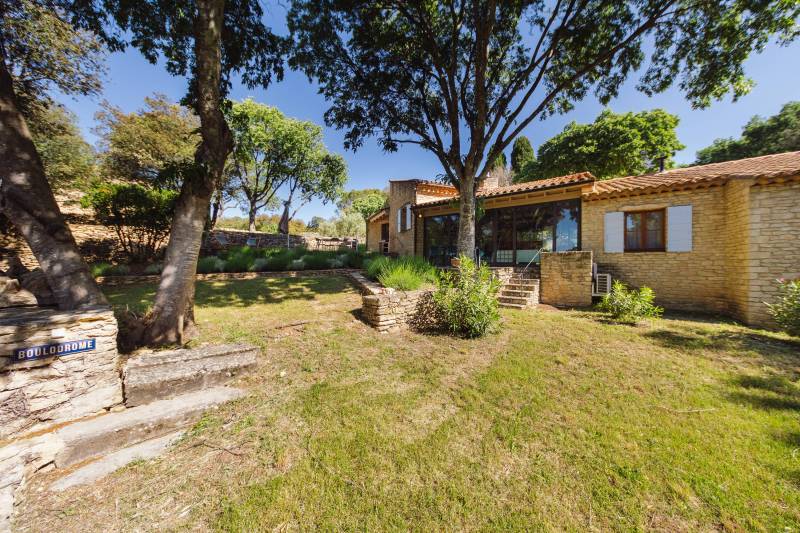 For rent, charming stone house with pool, in a peaceful setting just steps from the center of Gordes village.