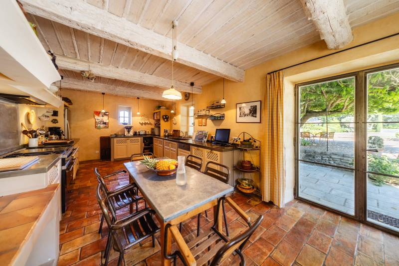 Luberon: in Lacoste, a superb 17th-century mas on a private on approx. 7-hectare estate, nestled between woodland, rolling hills, and landscaped gardens.