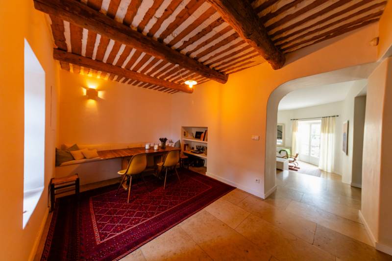 In Gordes, in the heart of a sought-after hamlet, for sale a superb restored 18th-century stone house with two outbuildings set in an enclosed garden featuring a pond.