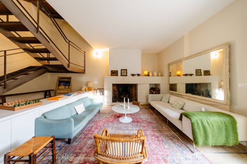 In Gordes, in the heart of a sought-after hamlet, for sale a superb restored 18th-century stone house with two outbuildings set in an enclosed garden featuring a pond.