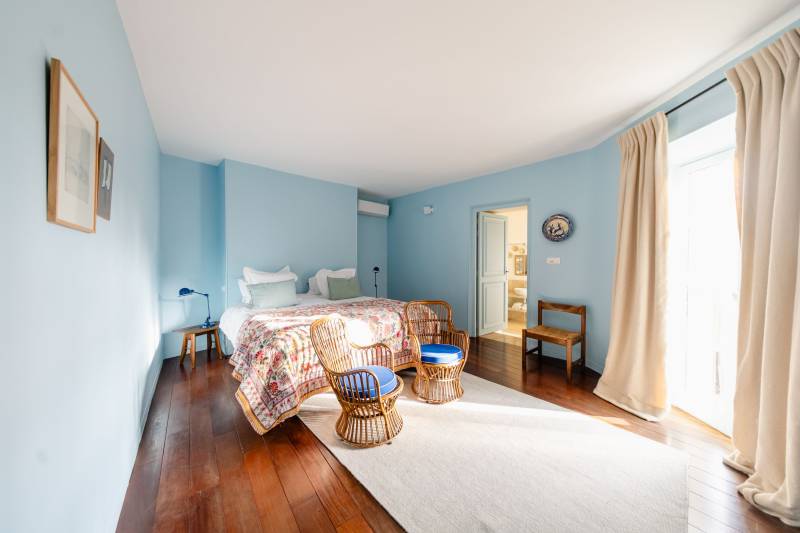 In Gordes, in the heart of a sought-after hamlet, for sale a superb restored 18th-century stone house with two outbuildings set in an enclosed garden featuring a pond.