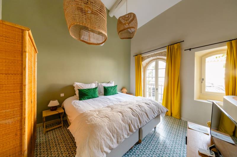 In Gordes, in the heart of a sought-after hamlet, for sale a superb restored 18th-century stone house with two outbuildings set in an enclosed garden featuring a pond.