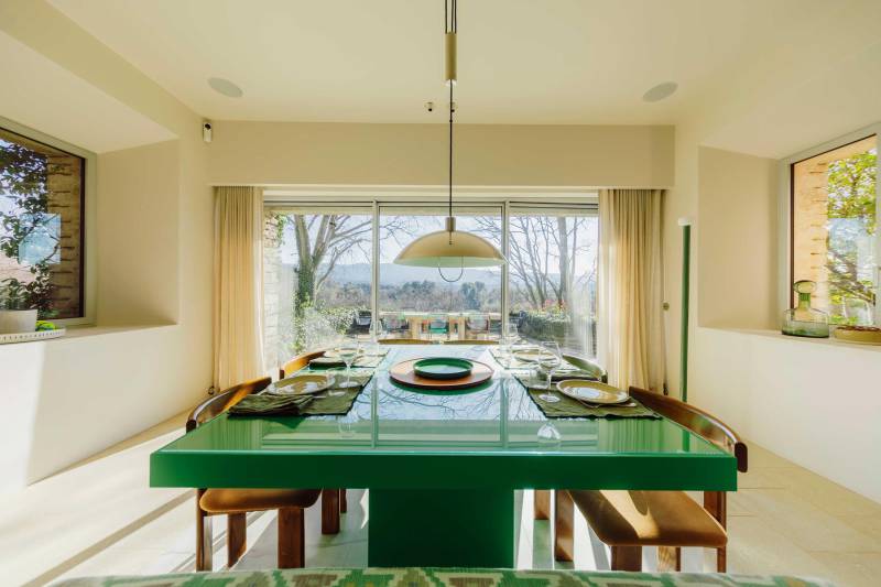 Architect-designed house in the heart of a 9-hectare estate in the Luberon