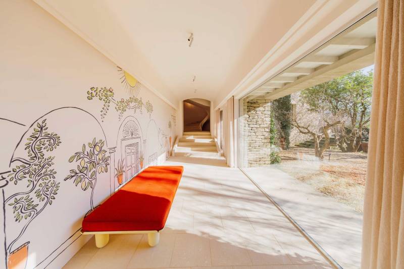 Architect-designed house in the heart of a 9-hectare estate in the Luberon