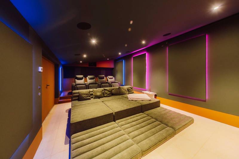 Architect-designed house in the heart of a 9-hectare estate in the Luberon