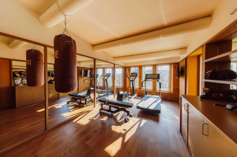 Architect-designed house in the heart of a 9-hectare estate in the Luberon