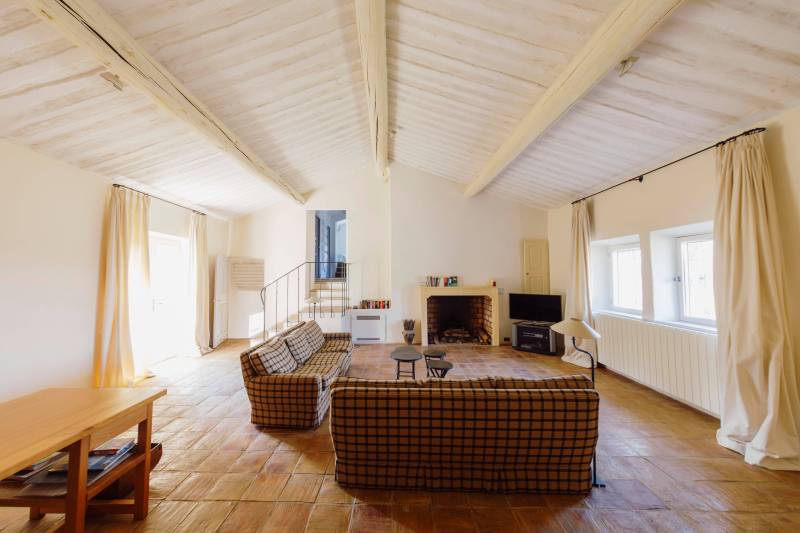 In Gordes, superb mas with swimming pool and janitor's cottage on over a hectare of land in the heart of Luberon.