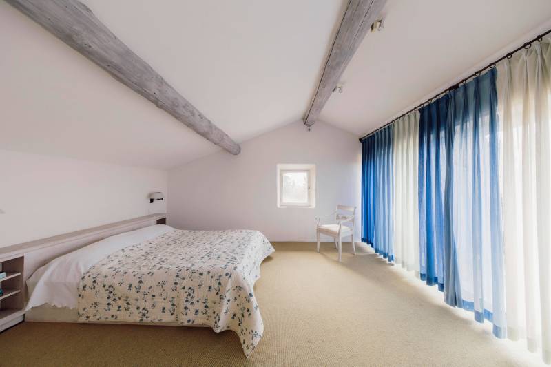 In Gordes, superb mas with swimming pool and janitor's cottage on over a hectare of land in the heart of Luberon.