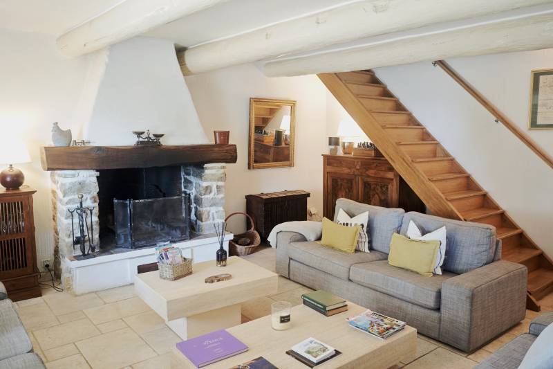 In La Bastide-des-Jourdans, an exceptional property for sale with a swimming pool on nearly 3.5 hectares, offering panoramic views, in the Luberon.