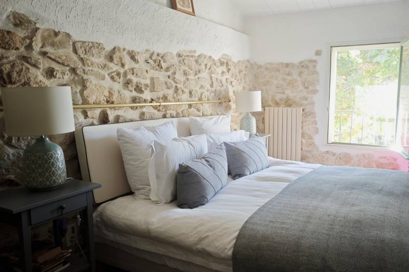 In La Bastide-des-Jourdans, an exceptional property for sale with a swimming pool on nearly 3.5 hectares, offering panoramic views, in the Luberon.